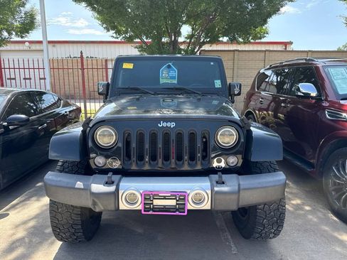 Used 2015 Jeep Wrangler Unlimited Sahara w/ Connectivity Group AWD/4WD image 5