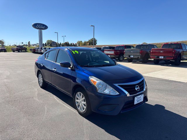 Used 2019 Nissan Versa SV FWD image 7