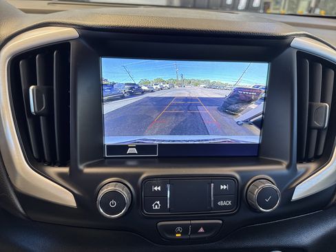 Used 2024 GMC Terrain SLT image 18