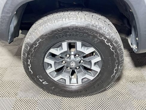 Used 2022 Toyota Tacoma TRD Off-Road AWD/4WD image 27