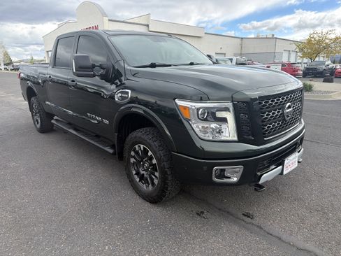 Used 2019 Nissan Titan PRO-4X w/ Pro-4x Convenience Package image 3