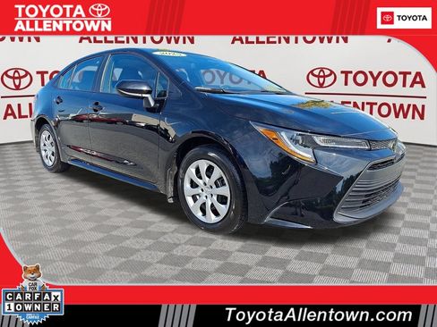 Used 2025 Toyota Corolla LE FWD image 1