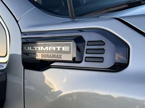 Used 2025 GMC Sierra 3500 Denali Ultimate image 9