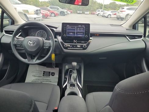 Used 2022 Toyota Corolla LE image 2