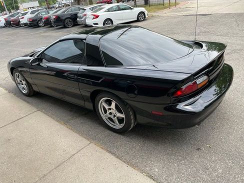 Used 2000 Chevrolet Camaro Z28 w/ SS Performance/Appearance Pkg image 11