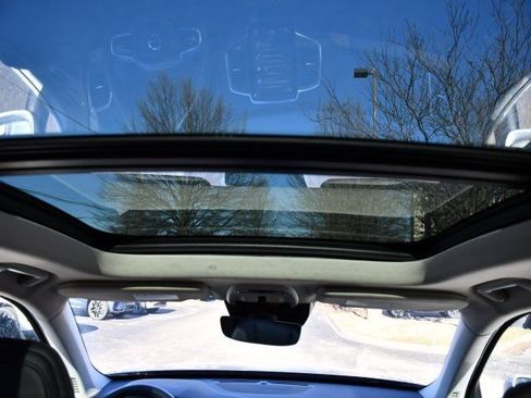 Certified 2022 Volvo XC90 T6 Momentum w/ Climate Package image 20