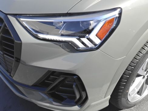 New 2025 Audi Q3 2.0T Premium image 8