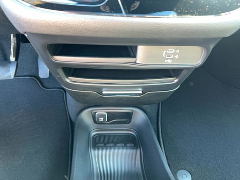 New 2026 Chrysler Pacifica Select FWD image 21