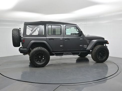 Used 2018 Jeep Wrangler Unlimited Sport image 23
