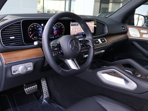 Used 2025 Mercedes-Benz GLS 450 4MATIC w/ AMG Line Exterior image 12