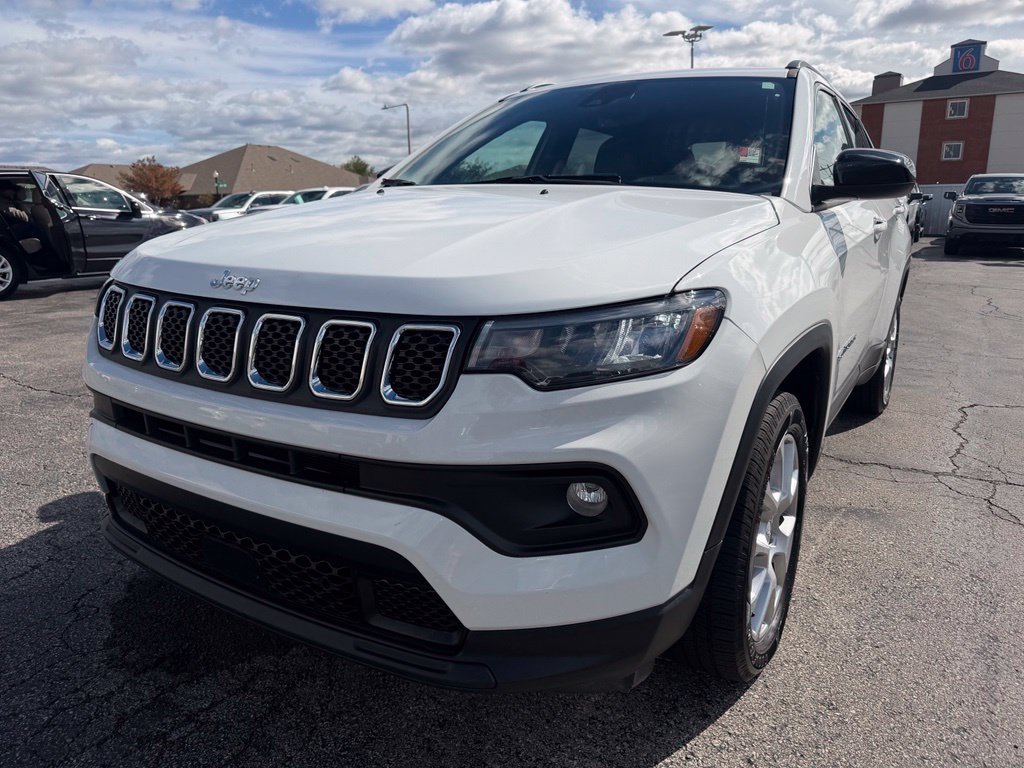 Used 2023 Jeep Compass Latitude AWD/4WD image 10