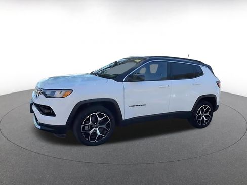 Used 2025 Jeep Compass Limited image 7