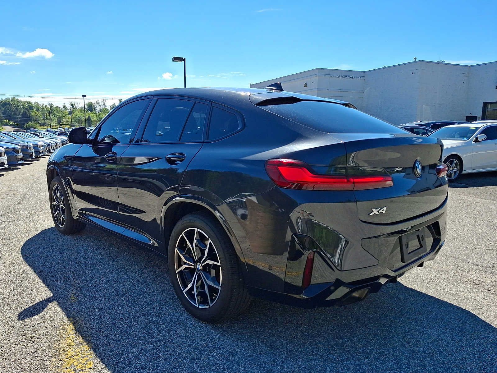 Used 2024 BMW X4 xDrive30i w/ Premium Package AWD/4WD image 4
