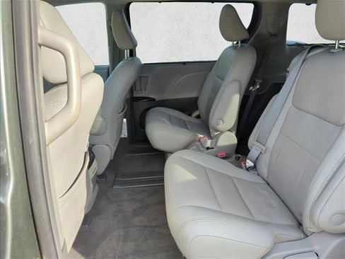 Used 2018 Toyota Sienna XLE image 23