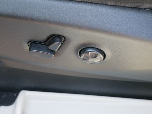 Used 2023 Chrysler Voyager LX FWD image 20