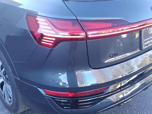 Certified 2024 Audi Q8 e-tron Premium Plus image 10