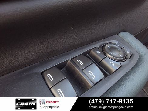 Used 2025 GMC Yukon XL AT4 AWD/4WD image 11
