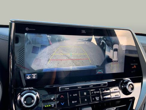 Used 2022 Toyota Highlander Platinum FWD image 27