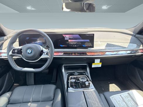 Used 2025 BMW i7 eDrive50 w/ Premium Package image 14