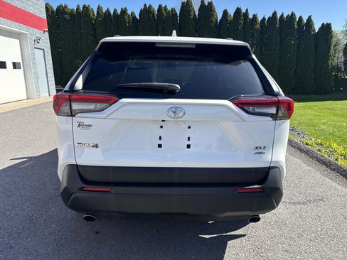 Used 2019 Toyota RAV4 XLE w/ All Weather Liner Package AWD/4WD image 4
