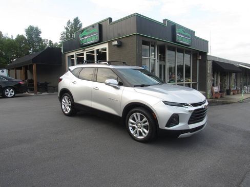 Used 2020 Chevrolet Blazer LT w/ Sound & Technology Package FWD image 2