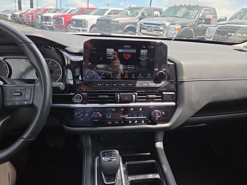 Used 2023 Nissan Pathfinder SL AWD/4WD image 17
