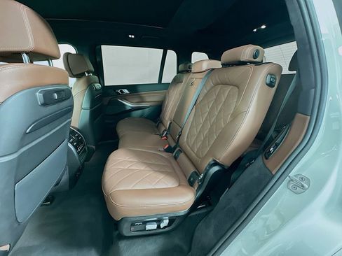 Used 2025 BMW X7 xDrive40i w/ Premium Package image 25