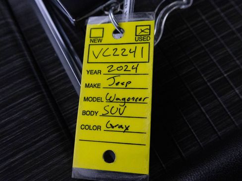 Used 2024 Jeep Wagoneer Series III image 25