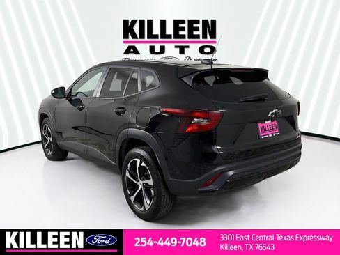 Used 2025 Chevrolet Trax RS w/ Sunroof Package FWD image 7
