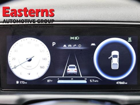 Used 2022 Hyundai Santa Cruz Limited image 16