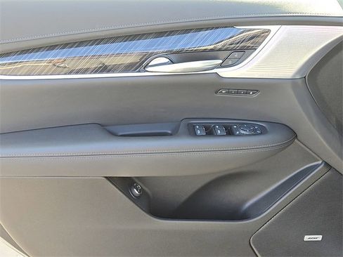 Used 2025 Cadillac XT6 Premium Luxury image 15