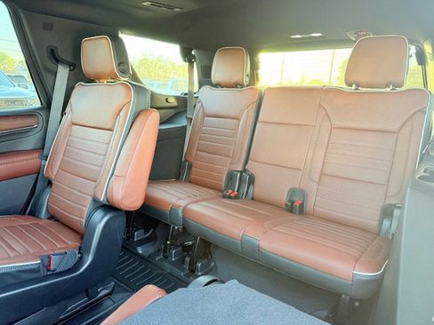Used 2023 GMC Yukon Denali Ultimate image 20