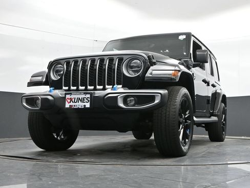 Used 2022 Jeep Wrangler Unlimited Sahara w/ Cold Weather Group AWD/4WD image 45