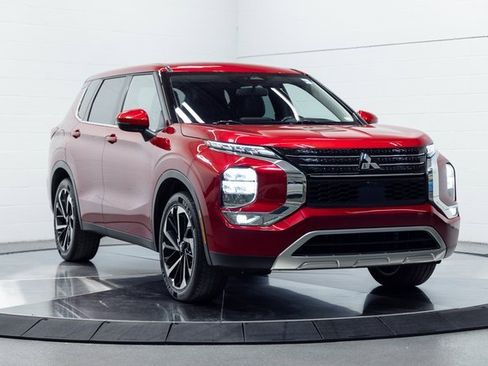 Used 2023 Mitsubishi Outlander SE image 4