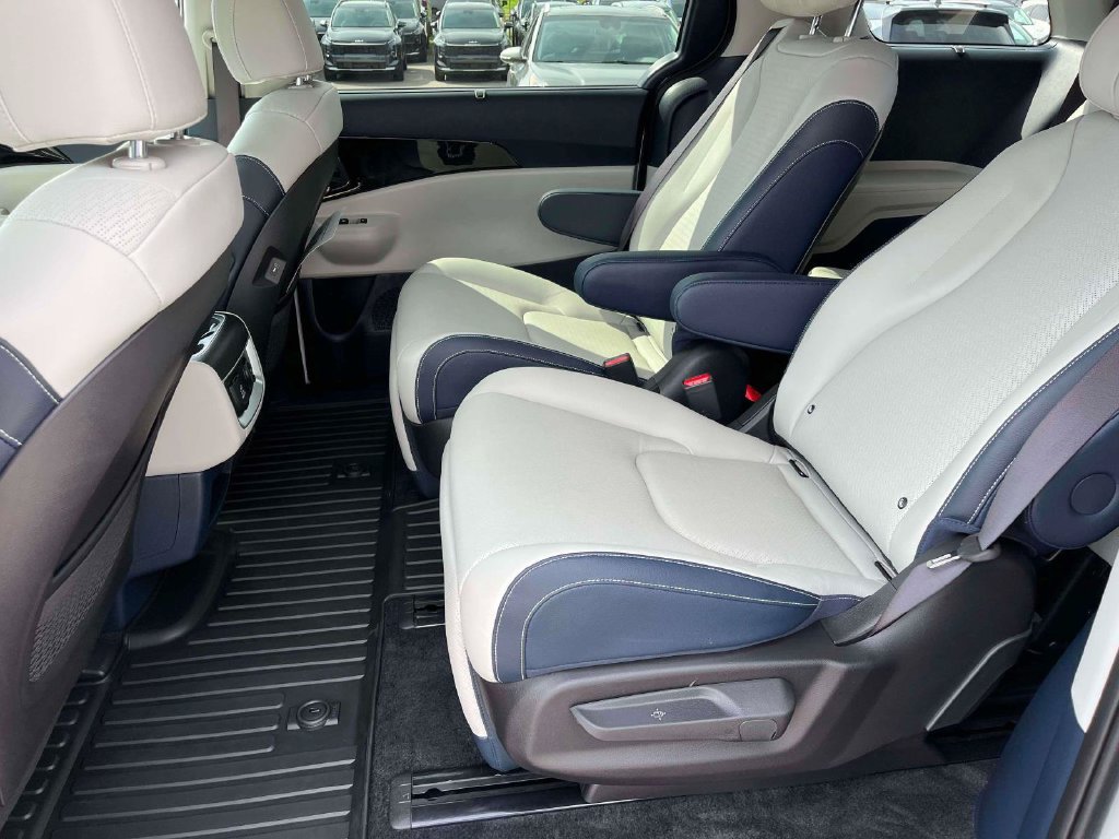 Certified 2026 Kia Carnival SX Prestige FWD image 7