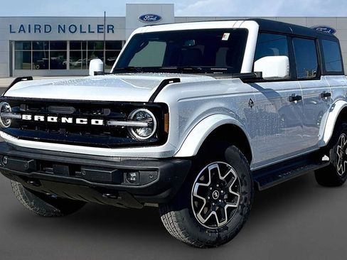New 2026 Ford Bronco Outer Banks AWD/4WD image 1