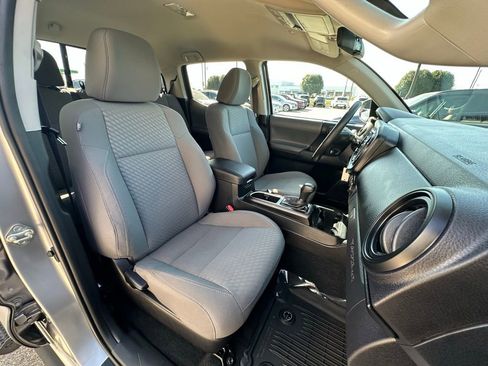 Used 2020 Toyota Tacoma SR image 34