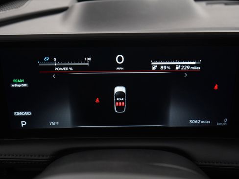 Used 2025 Nissan Ariya AWD image 25