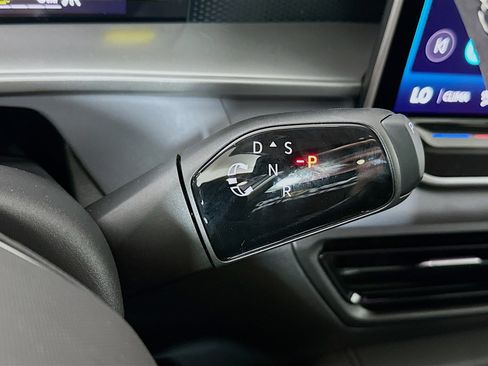 New 2025 Volkswagen Tiguan SE image 16