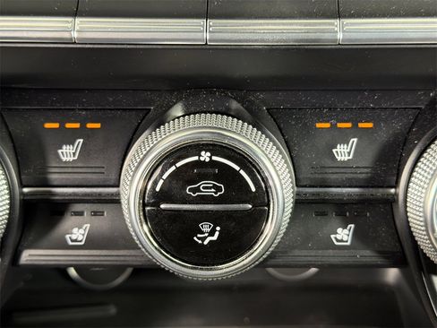 Used 2022 Genesis G70 3.3T image 31