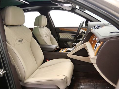 Used 2021 Bentley Bentayga Hybrid -Mulliner Driving Speci image 24