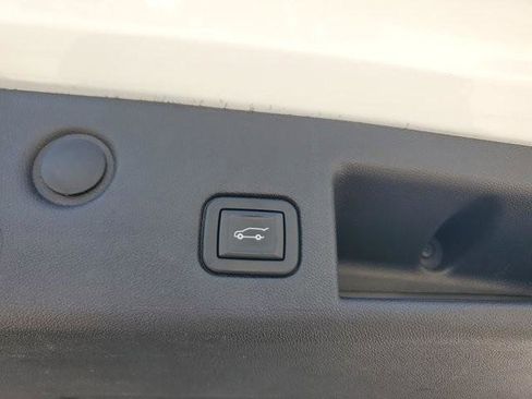 Used 2020 Chevrolet Equinox LT image 12