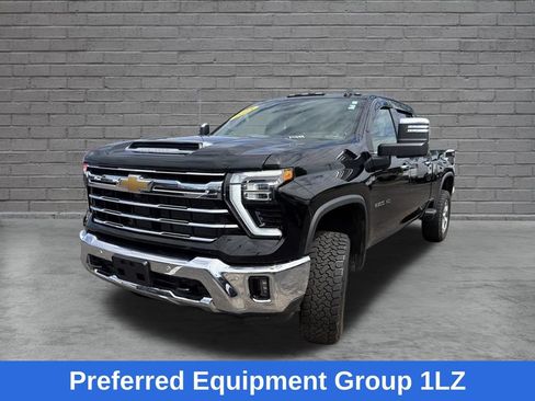 Used 2024 Chevrolet Silverado 2500 LTZ w/ LTZ Premium Package AWD/4WD image 4