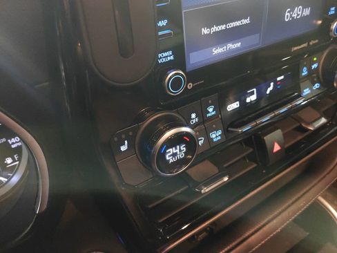 Used 2022 Toyota Highlander XLE image 10