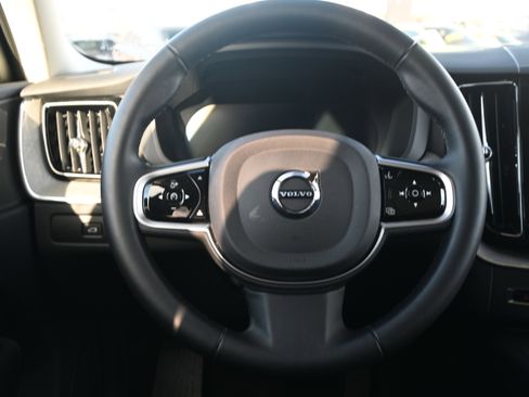 Used 2025 Volvo XC60 B5 Plus image 18