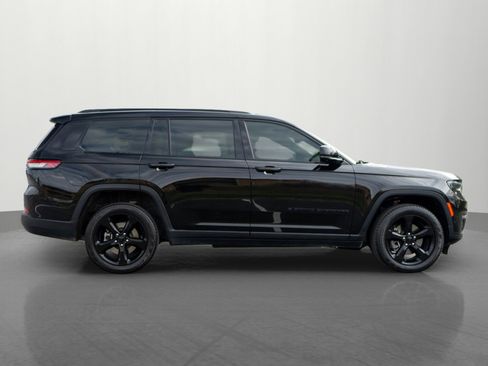 Used 2023 Jeep Grand Cherokee L Limited w/ Luxury Tech Group II image 8