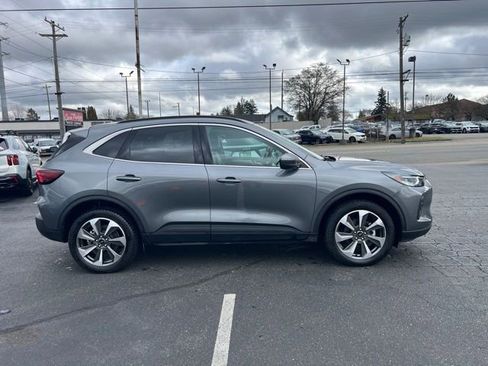 Used 2024 Ford Escape Platinum image 6