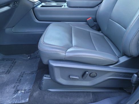 Used 2025 Ford Expedition Active image 23