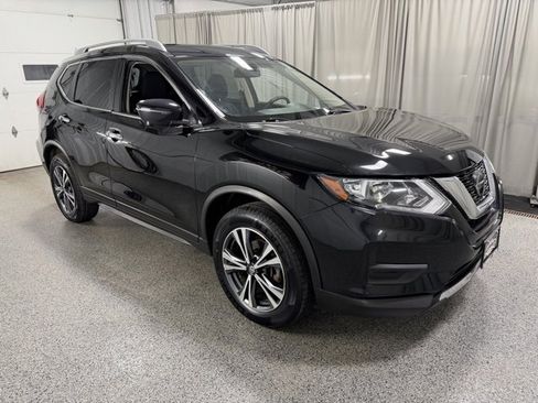 Used 2019 Nissan Rogue SV w/ Premium Package image 3