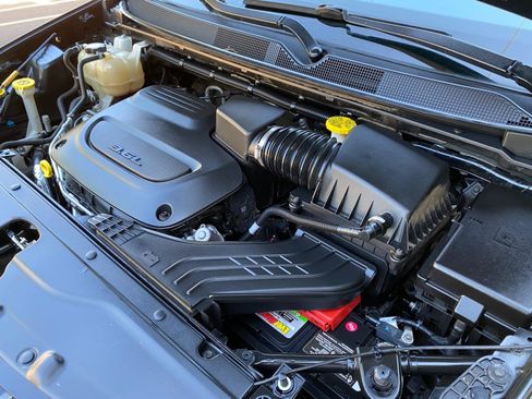 Used 2020 Chrysler Pacifica Touring-L FWD image 18